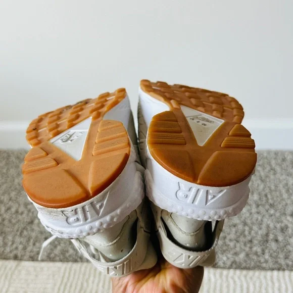 Nike Air Huarache Cream & White Gum Sole Size 8 - Picture 7 of 10